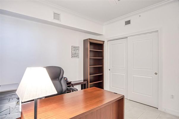 Home Office, Interior