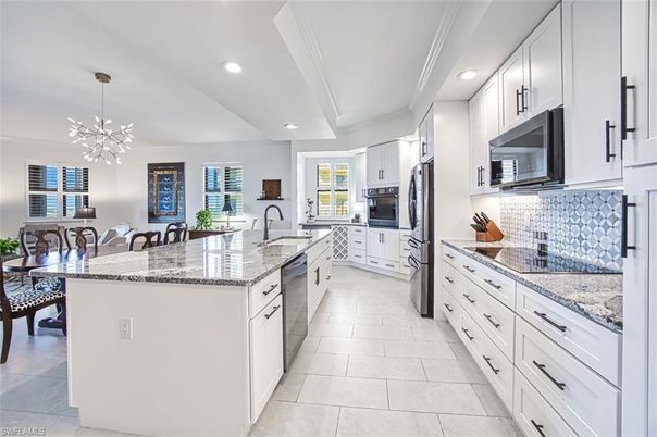 Dining room, Interior, Kitchen, Pendant Lights, Recessed Lighting, Stainless Steel Appliances