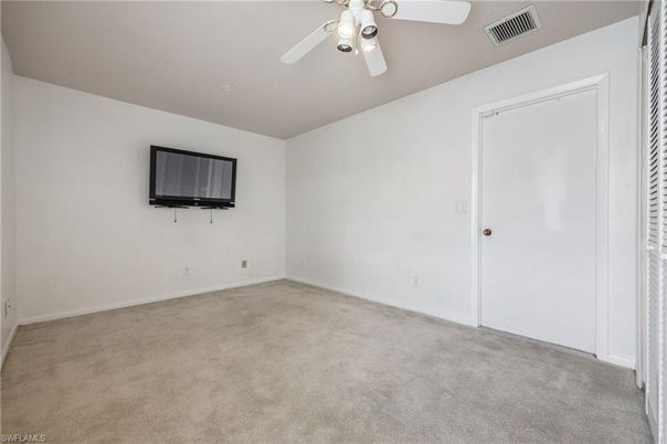 Empty room, Interior