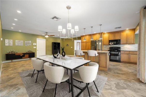 Dining room, Interior, Kitchen, Pendant Lights, Recessed Lighting, Stainless Steel Appliances