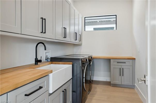 Interior, Washer, Wood Texture Flooring