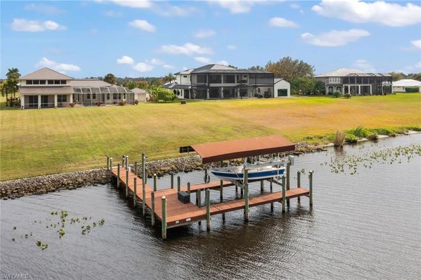 Exterior, Lake