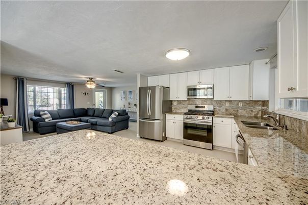 Interior, Kitchen, Living room, Stainless Steel Appliances