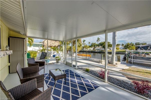 Interior, Sun Room, Water