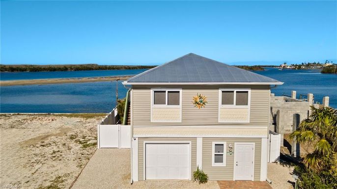 Exterior, Solar Panels, Water