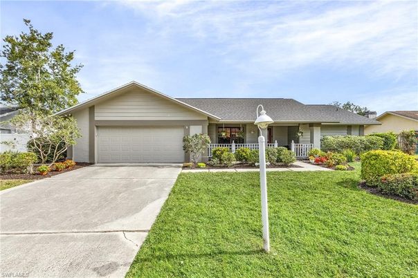 Attached, Exterior, Facade, Ranch