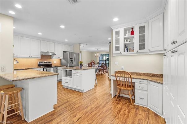 Chandelier, Dining room, Interior, Kitchen, Recessed Lighting, Stainless Steel Appliances, Wood Texture Flooring