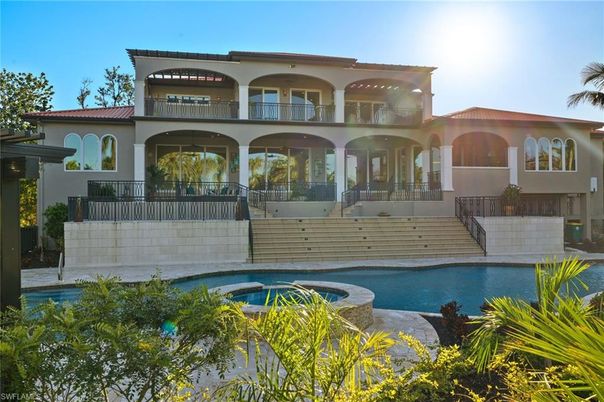 Exterior, Facade, Pool, Mediterranean