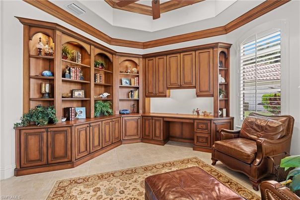 Home Office, Interior