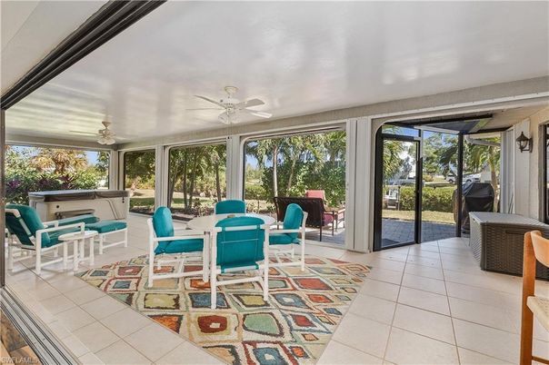 Hot Tub, Interior, Living room, Sun Room