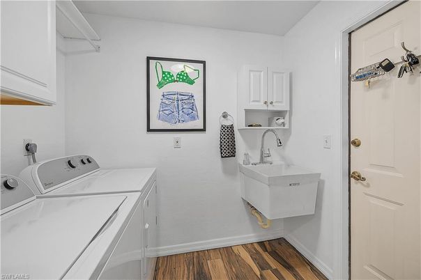 Interior, Washer, Wood Texture Flooring