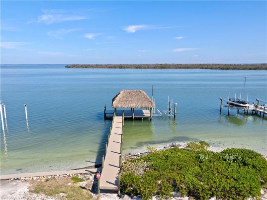 Exterior, Lake
