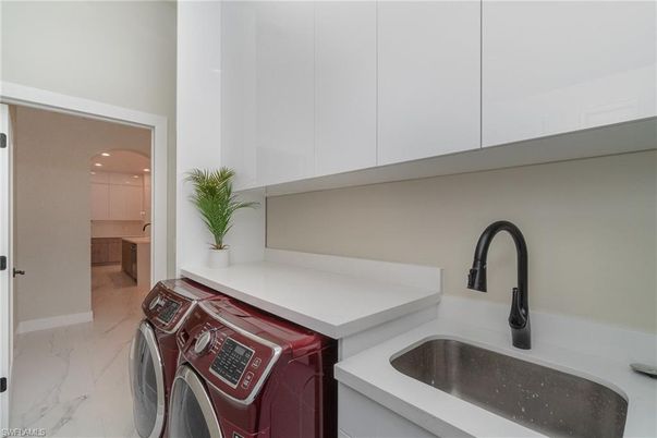 Interior, Marble, Recessed Lighting, Washer