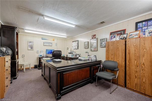 Home Office, Interior