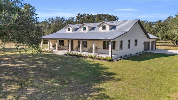 Backyard, Exterior, Facade, Farmhouse