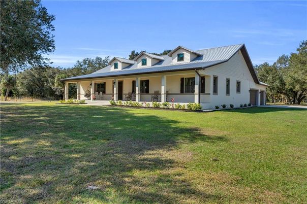 Backyard, Exterior, Facade, Farmhouse