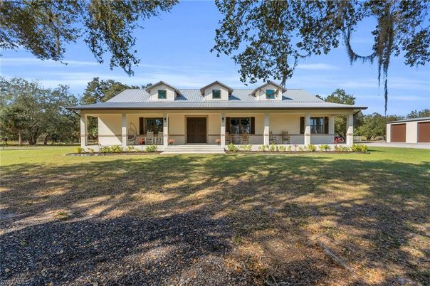 Backyard, Exterior, Facade, Farmhouse