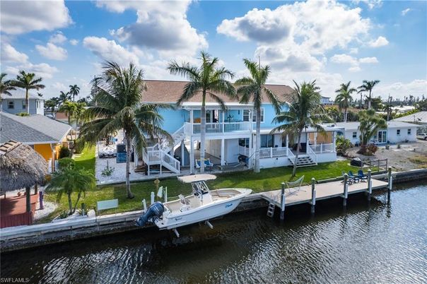Exterior, Lake