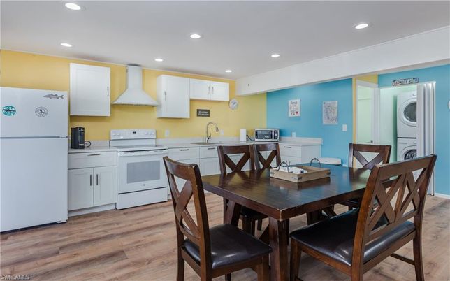 Dining room, Interior, Kitchen, Recessed Lighting, Washer, Wood Texture Flooring