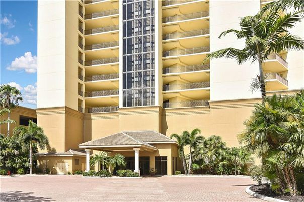 Exterior, Facade, Condo Building
