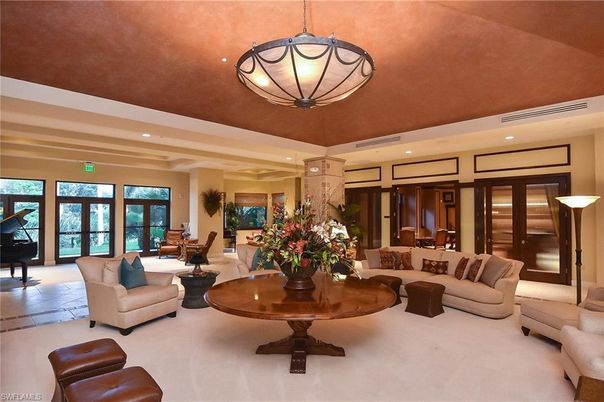 Interior, Living room, Pendant Lights, Piano, Recessed Lighting