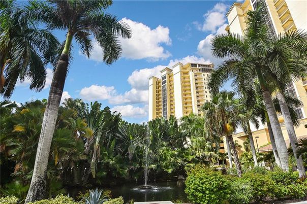 Exterior, Facade, Lake, Condo Building