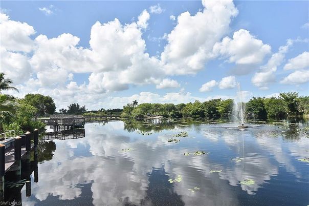 Exterior, Lake