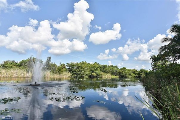 Exterior, Lake