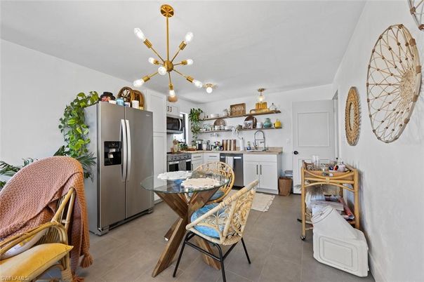 Dining room, Interior, Kitchen, Pendant Lights, Stainless Steel Appliances