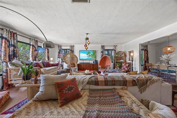 Dining room, Interior, Living room, Pendant Lights