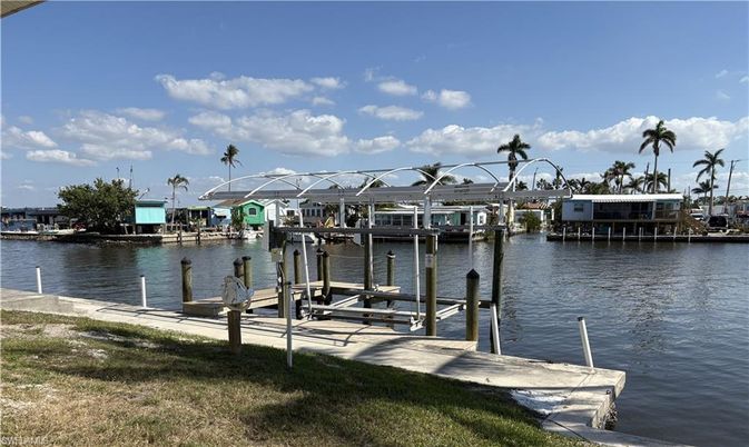 Exterior, Lake