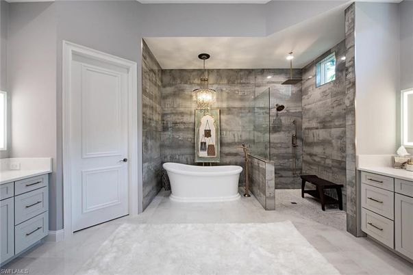 Bathroom, Free Standing Baths, Glass Shower, Interior, Pendant Lights