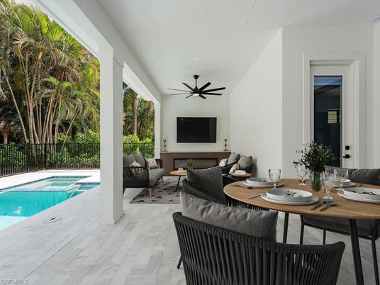 Exterior, Pool