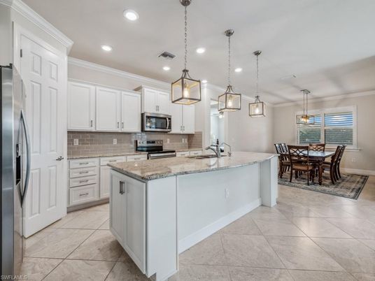 Dining room, Interior, Kitchen, Pendant Lights, Recessed Lighting, Stainless Steel Appliances