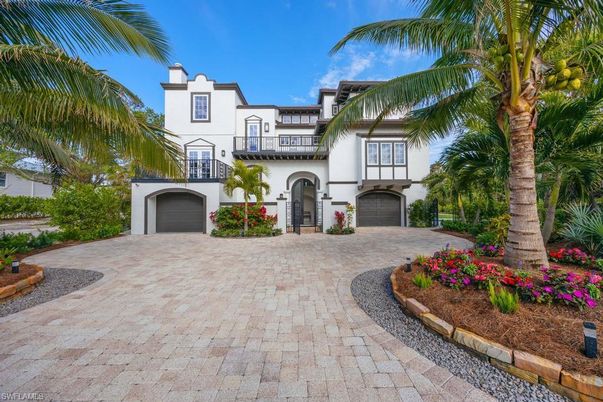 Attached, Exterior, Facade, Spanish Mediterranean