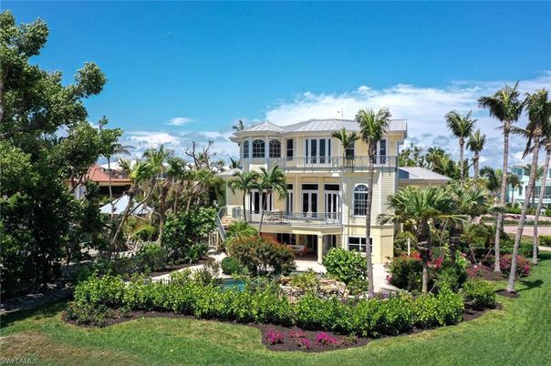 Backyard, Exterior, Facade, French Provincial