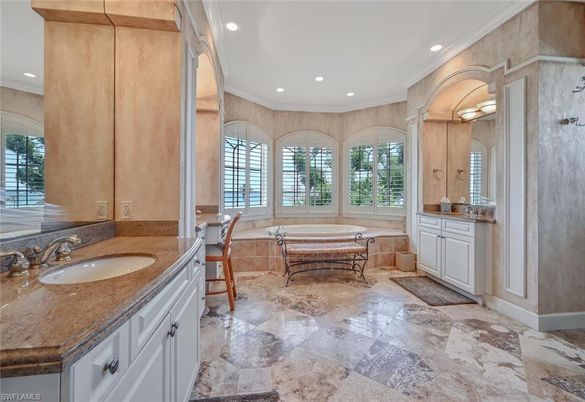 Bathroom, Dual Sink Vanities, Interior, Recessed Lighting