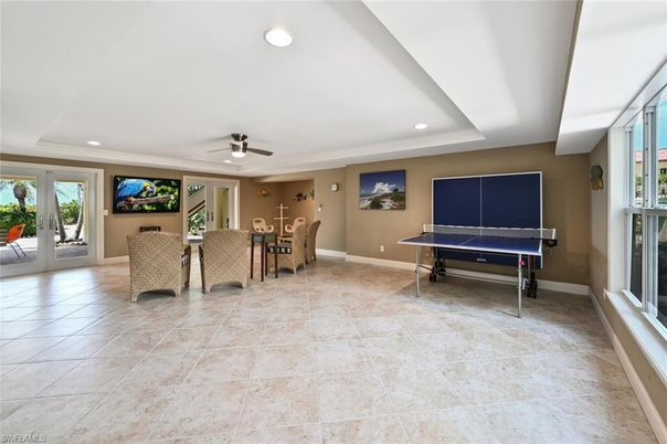 Game Room, Interior, Recessed Lighting