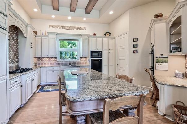 Dining room, Interior, Kitchen, Recessed Lighting, Wooden Beams, Wood Texture Flooring