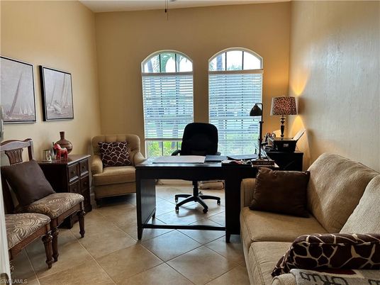 Home Office, Interior