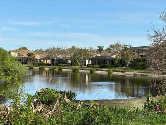 Exterior, Lake