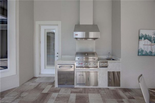 Interior, Stainless Steel Appliances