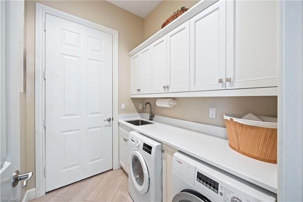 Interior, Washer, Wood Texture Flooring