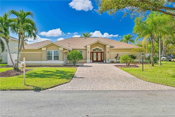 Backyard, Exterior, Facade, Ranch
