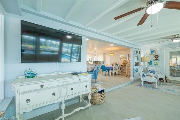 Dining room, Interior, Kitchen, Recessed Lighting, Wood Texture Flooring