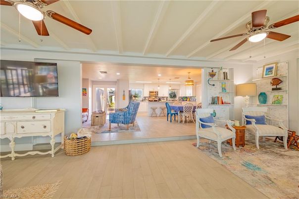 Dining room, Interior, Kitchen, Pendant Lights, Recessed Lighting, Wood Texture Flooring