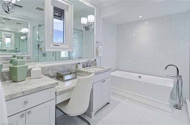 Bathroom, Dual Sink Vanities, Interior, Recessed Lighting