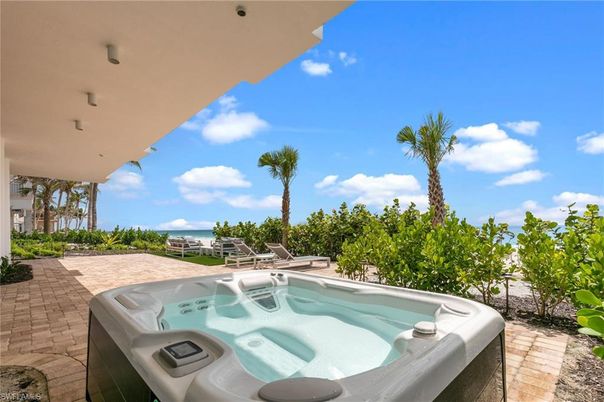 Exterior, Hot Tub