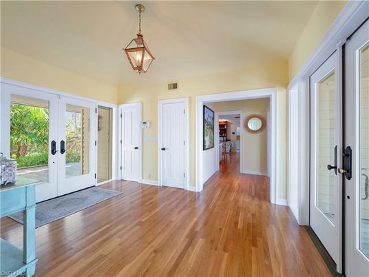 Interior, Pendant Lights, Wood Texture Flooring