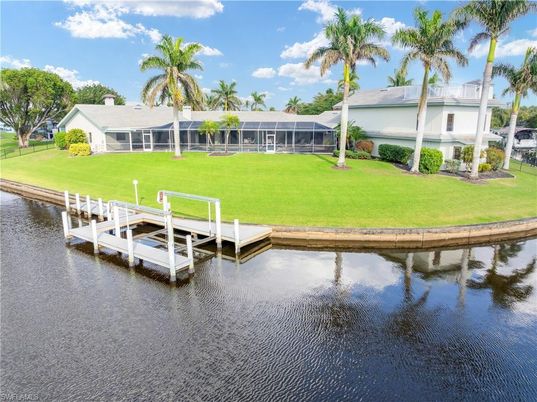 Exterior, Lake